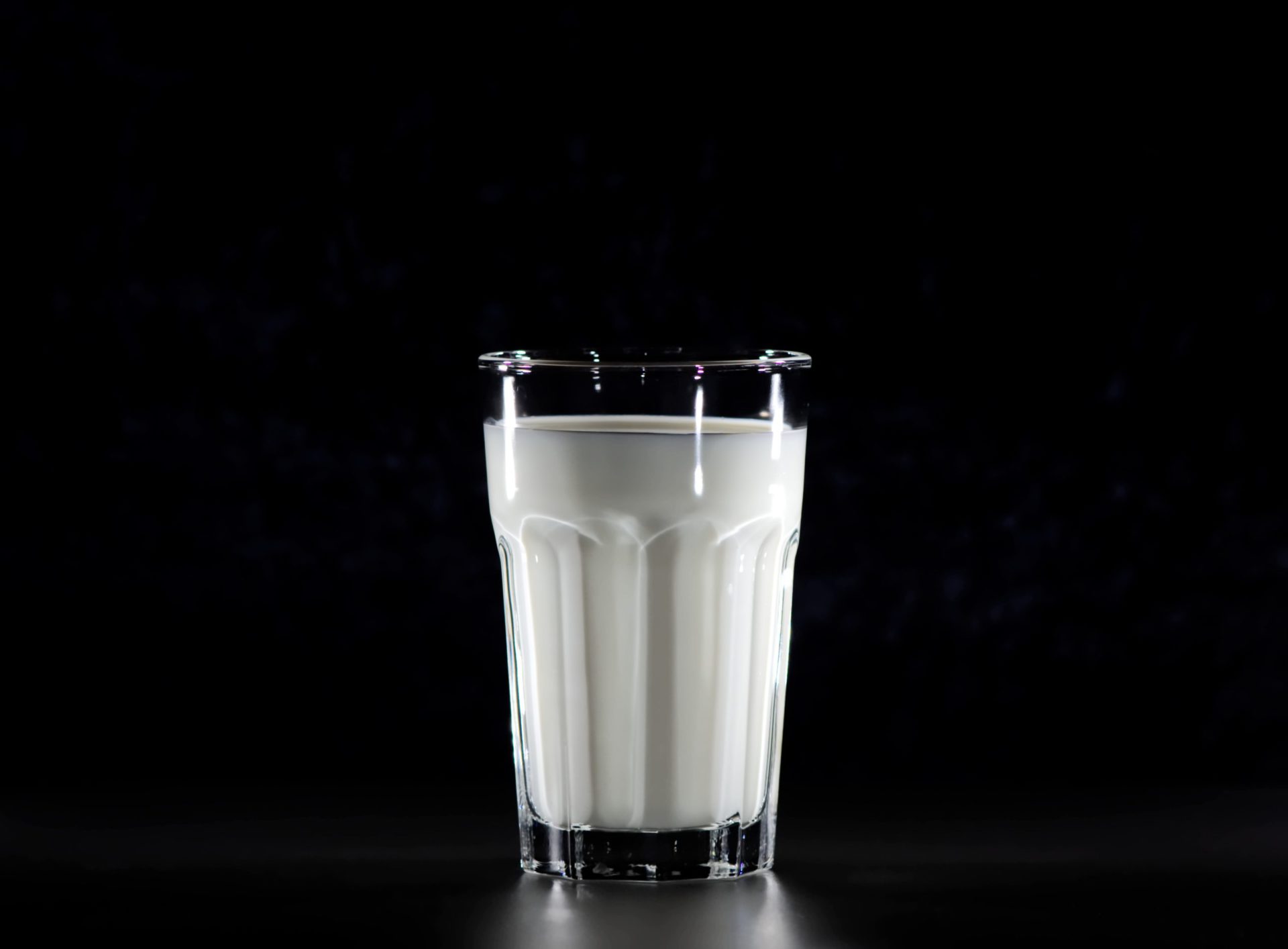 You are currently viewing Milk And Acid Reflux: Separating Myth from Fact